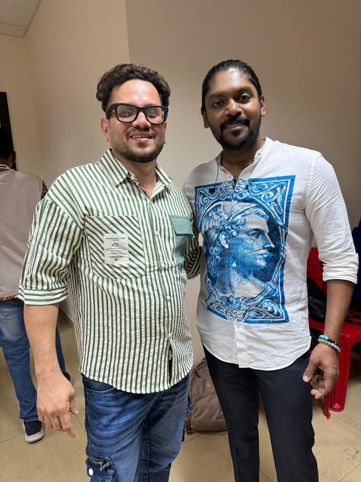 Shameem (@nk.vlog_official) with Malayalam playback singer Vidhu Prathap.